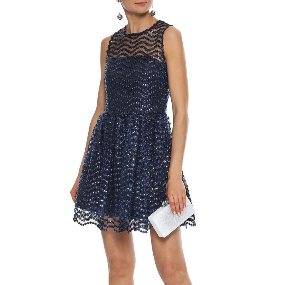 Brand new alice + olivia Daisy dress size 0